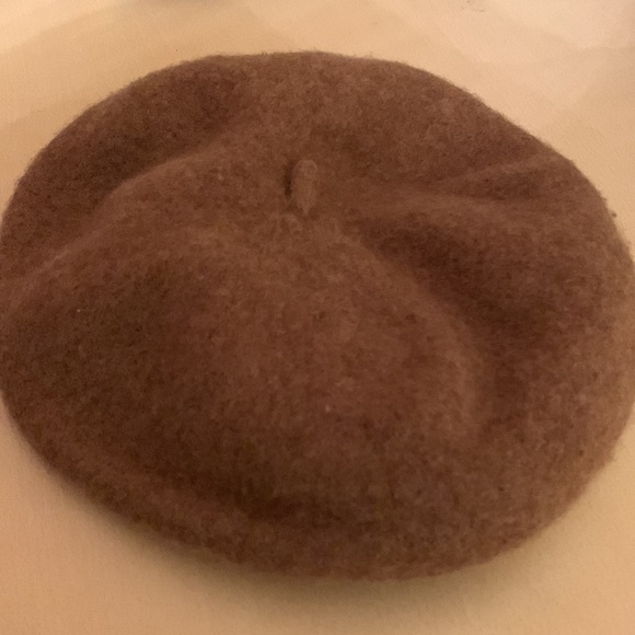 Light brown wool beret never worn - Picture 3 of 3